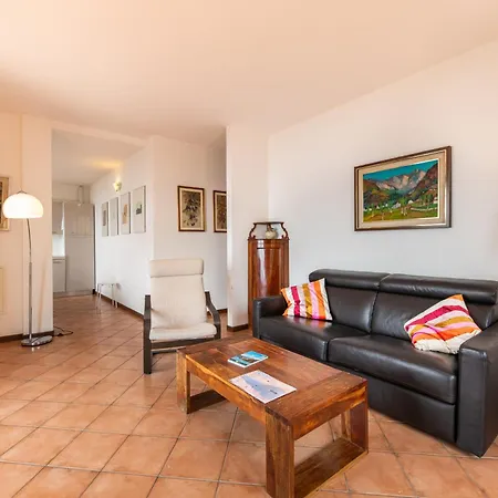 Alto Terrazzo Lägenhet Perledo